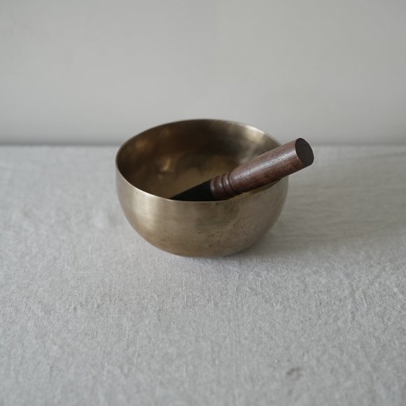 HANDMADE TIBETAN SINGING BOWLS - F - Picture 1 of 5